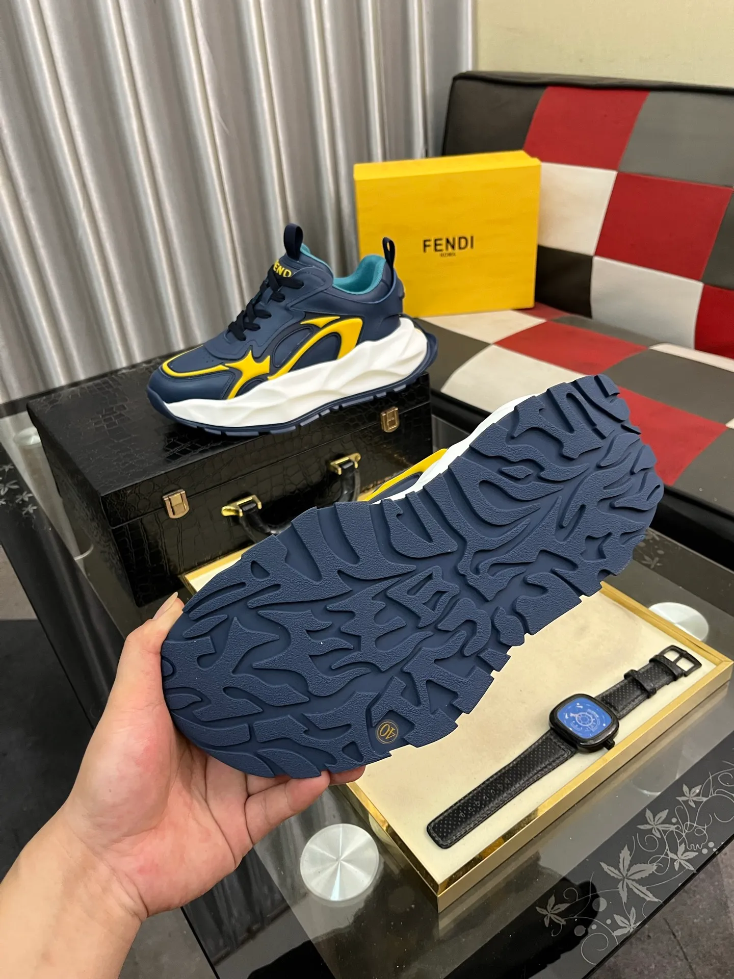 Men's Men's Shoes💰580⌚️⌚️[fendi] Fendi's classic and comfortable men's, this complex sneaker is made of soft calfskin➕genuine leather lining➕original ultra-light rubber material with rough outsole. This unique light style is suitable for the casual and refined sensibility of this season. It is comfortable and natural on the feet. It is an everyday style for casual travel in autumn and winter! 38-446️⃣colors available